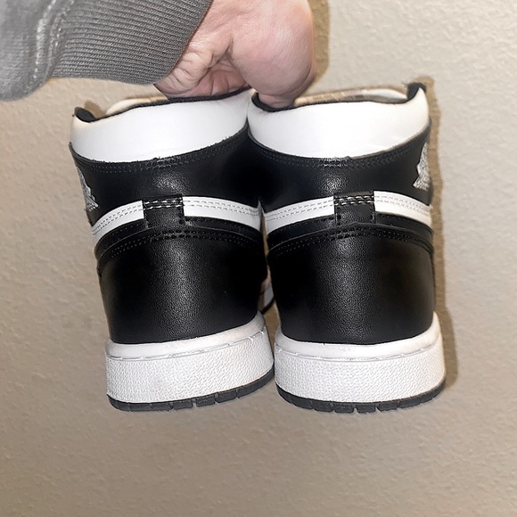 Nike Air Jordan 1 Retro High - Picture 5 of 6